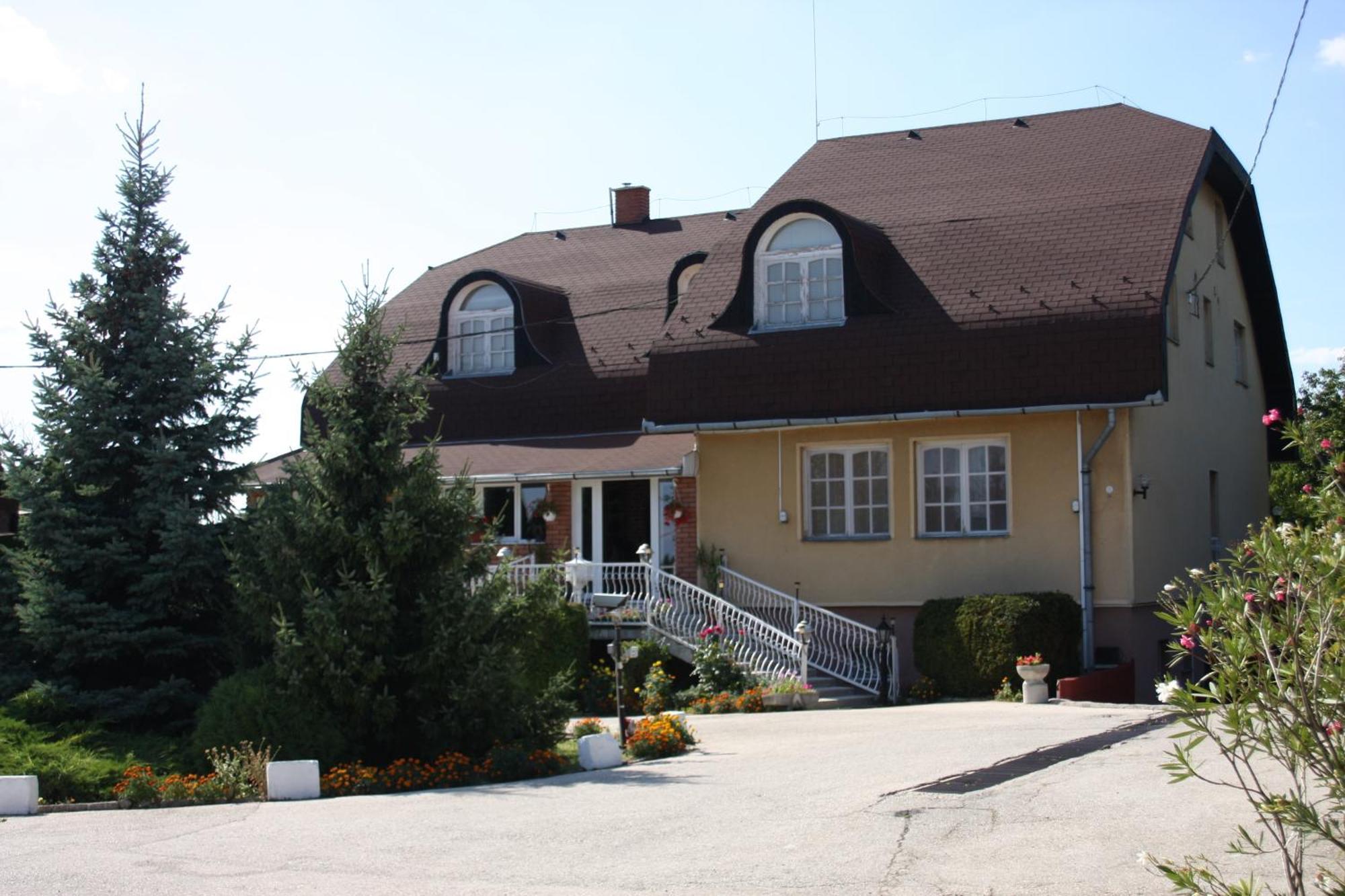 Katalin Panzio Hotel Budapest Exterior photo